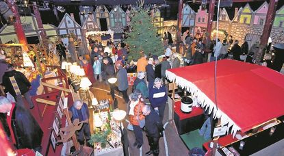 Vielfältig und gemütlich: Der Weihnachtsmarkt in der Music Hall lockt immer eine große Zahl an Gästen in die Künstlerkolonie Worpswede. Fotos: Archiv