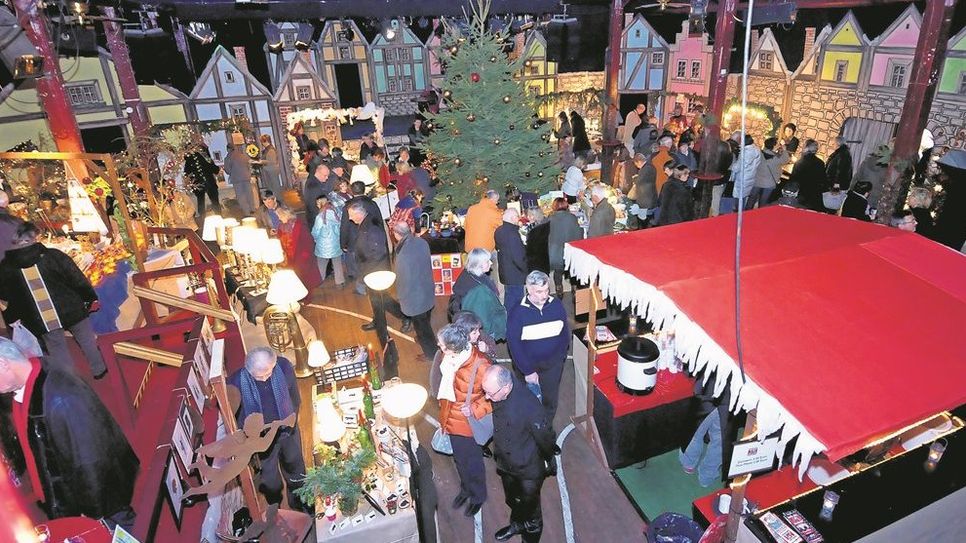 Vielfältig und gemütlich: Der Weihnachtsmarkt in der Music Hall lockt immer eine große Zahl an Gästen in die Künstlerkolonie Worpswede.  Fotos: Archiv