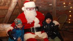 Höhepunkt des Adventsfeuers am Torfschiffhafen ist der Besuch des Weihnachtsmannes.  Foto: eb