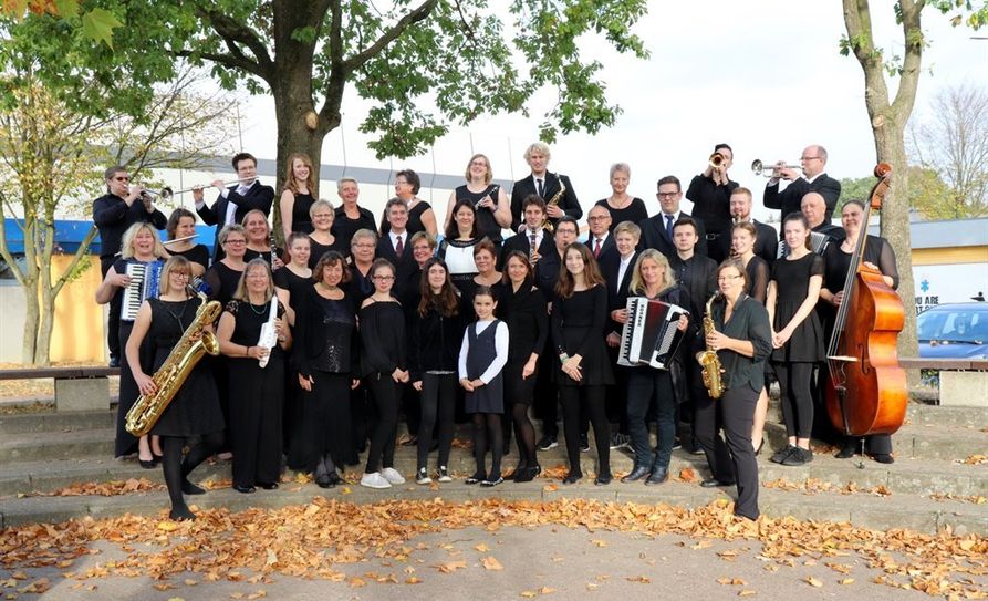 Richtig feierlich wird es in der Klosterkirche, wenn neben den Akkordeons auch Trompeten, Saxofone und viele weitere Instrumente mit einstimmen.  Foto: eb