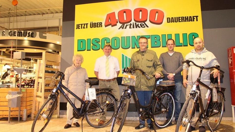 Zwei Fahrräder und ein E-Bike fanden Ihren Weg in die Hände von glücklichen Gewinnern der Klosterholz-Tombola.  Foto: S. Molkentin