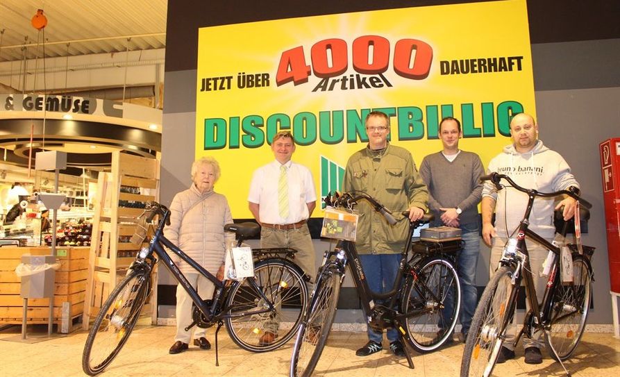 Zwei Fahrräder und ein E-Bike fanden Ihren Weg in die Hände von glücklichen Gewinnern der Klosterholz-Tombola.  Foto: S. Molkentin