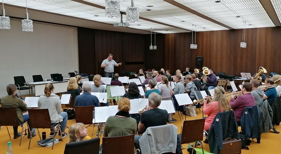 Die Bremervörder Stadtkapelle probt zurzeit fleißig für das Nikolauskonzert am 6. Dezember.  Foto: eb