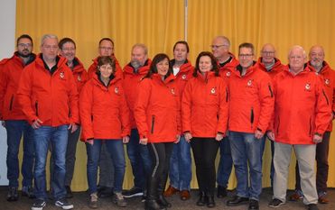 Björn Beißner, Gerd Brauns, Gerd Lülle, Petra Prigge, Jens Zimmer, Dieter Schloen, Sonja Tietjen, Benno Tietjen, Heidrun Kupke, Henning Müller, Matthias Ernst, Peter Fahrenholz, Ralf Zabel und Manfred Töpfel. Es fehlen: Reinhard Kock, Christoph Thamm, Jürgen Tietjen und Nicole Warnecke. Foto: eb