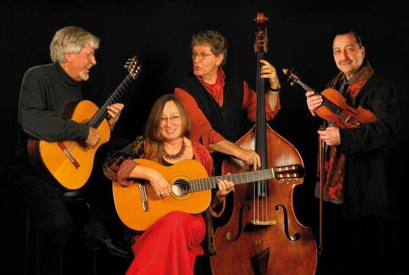 Begleitet wird Sibylle Kynast von Horst Memmen: Gitarre, Sorin Ferat: Geige und Paul Rudolf: Kontrabass.  Foto: eb