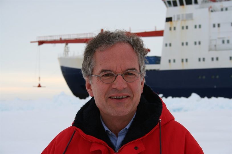 Als Leiter des Fachbereichs Klimawissenschaften am Allfred-Wegner-Institut begleitete Professor Dr. Pter Lemke schon zahlreiche Polarstern-Expeditionen in die Arktis, Antarktis und Äquator. Foto: eb