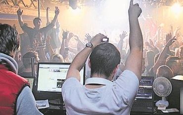 Bei der Schlager Party wird generationenübergreifend gefeiert.