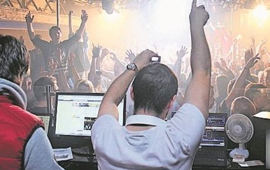 Bei der Schlager Party wird generationenübergreifend gefeiert.