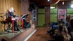 Die Sängerin, Musikerin und Songschreiberin Linda Schinkel begeisterte treue Fans und gewann neue hinzu.  Foto: Schröder AV-Medien