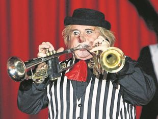 Er ist der heimliche Star des Classic Wintercircus: Clown David Konyot. Foto: Archiv