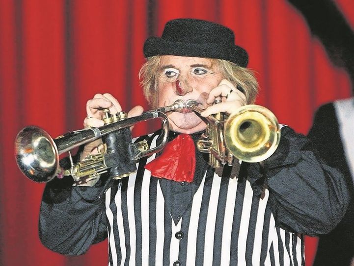 Er ist der heimliche Star des Classic Wintercircus: Clown David Konyot. Foto: Archiv