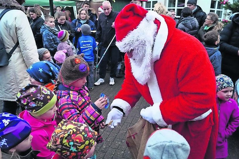 Ein Highlight für die Kinder: Der Weihnachtsmann wird an beiden Tagen auf dem Selsinger Weihnachtsmarkt erwartet. Foto: Archiv/mh