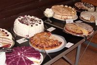 Rund 20 Aussteller werden in diesem Jahr beim Weihnachtsmarkt an der Sauhütte ihre Waren präsentieren. Für eine kleine Auszeit kann man in der Sauhütte Kaffee und selbstgebackenen Kuchen und Torten genießen oder die kleinen Gäste können auf den Ponys eine Rund eüber den Hof drehen. Fotos: Archiv