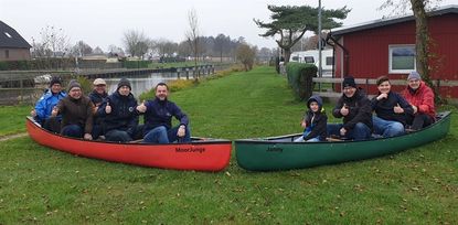 Die Kanusparte des TV Hambergen freut sich über zwei neue Kanadier, die kürzlich gepaddelt und getauft wurden. Foto: eb