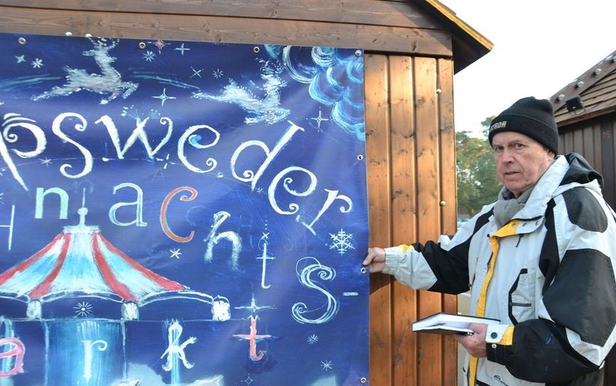 Günther Haas ist einer der beiden Organisatoren des Worpsweder Weihnachtsmarktes auf dem Dorfplatz.  Foto: ui