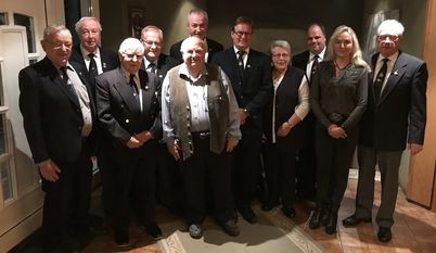Vorstand, neugewählte Vorstandsmitglieder und geehrte Mitglieder des Schiffervereins „Frohsinn“. Foto: eb