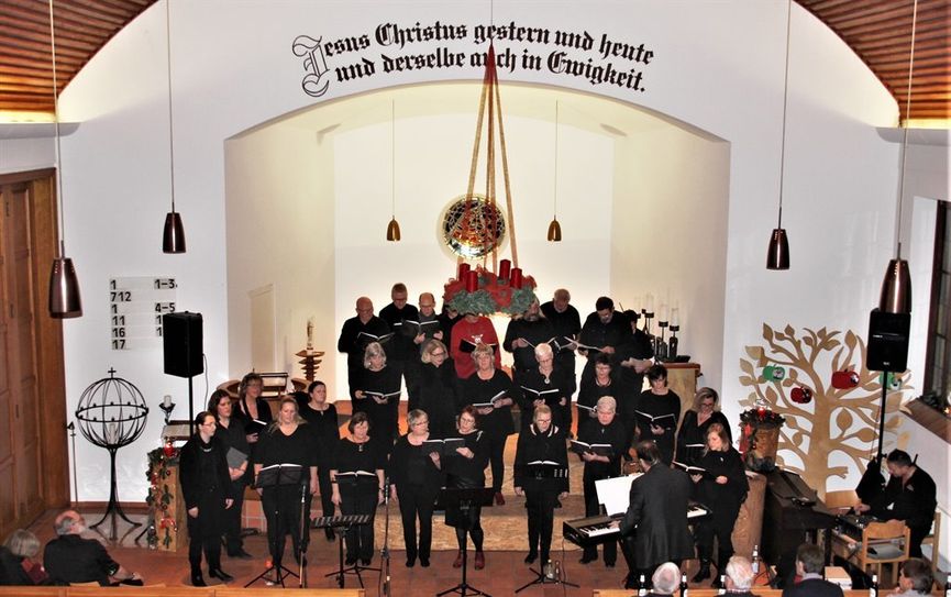 Mit ihrer Gesangseinlage begeisterte der Gospel-Chor Toowonder das Publikum. Foto: eb