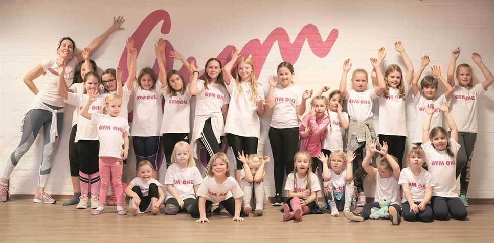 Die Gym Dance Kids präsentieren eingeübte Tanzchoreografien im Meyerhoff Forum. Foto: eb