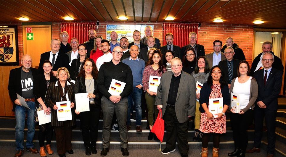 Der Landkreis freut sich über 29 neue Mitbürger aus elf Länndern. Allein 16 von ihnen kommen aus Großbritannien. Foto: eb