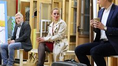 Ist Vincent (rechts: Jan Makow) für Michelle (Francine Fromme) ein spannender Schritt in die helle Zukunft, für den Vater Charles (Carsten Mehrtens) ein schrecklicher Schritt in die dunkle?  Foto: ek