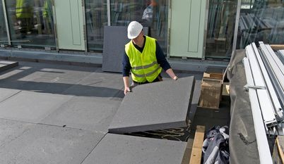 Die Energie, die zur Herstellung von Dämmmaterialien notwendig ist, lässt sich vielfach bereits in ein bis zwei Jahren wieder einsparen. Foto: djd/FSDE/BASF