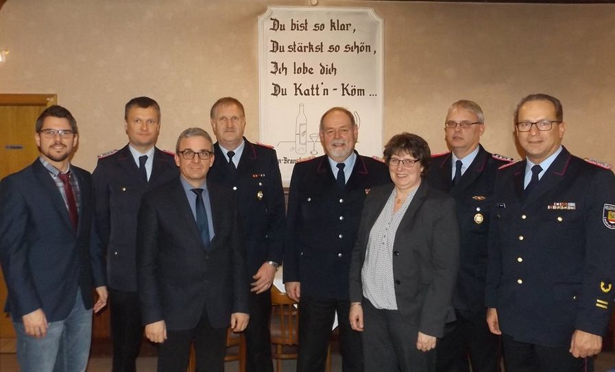 Ordnungsamtsleiter Frank Springer (von links), Kreisbrandmeister Kai Palait, Samtgemeindebürgermeister Holger Meyer, Kreisschirrmeister Adolf thom Suden, Gemeindebrandmeister Gerhard Tiedemann, die stellvertretende Bürgermeister Petra Lühmann, Sicherheitsbeauftragter Dr. Volker Grotheer und Abschnittsleiter Ingo Graf. Foto: sla