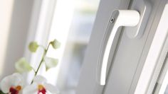 Beim Einbruchschutz besonders auf Fenster und Türen achten. Die sind in verschiedenen Sicherheitsstufen erhältlich.  Foto:djd