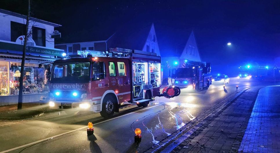 Jedes Silvester sorgen die Feuerwehren für den Brandschutz vor Ort. Im Landkreis blieben größere Brände aus. In Bremen brauchten die Einsatzkärfte Verstärkung durch die hiesige Feuerwehr.  Foto: eb
