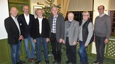 Der neu gewählte Harmonie-Vorstand mit Chorleiterin (v.l.): Frank Heise, Stephan Winter, Gerd Kuchenbecker, Ralf Baatz, Gunter Vogt, Marie-Louise Baabe und Rainer Voß. Foto: eb