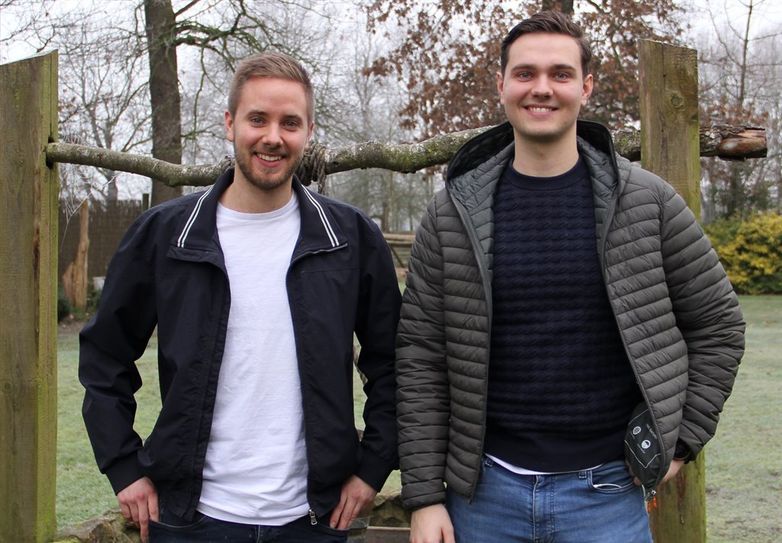 Mit Elan und einer gehörigen Portion jugendlicher Frische dabei: Seit vielen Jahren führen die Brüder Maarten und Berend Heins (v.l.) mit wachsendem Erfolg den Lieferservice Bröös. In Zukunft wollen sie weiter expandieren. Foto: ue