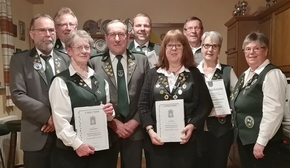 Hinten von links nach rechts: Gerhard Stabel, Udo Driftmann, Thomas Kinkhorst, Ernst-August Haase.
Vorne von links nach rechts: Helga Ropers, Joachim Busch, Else Hülsen, Karin Dieckmann und Präsidentin Ute Tiedemann. Foto: eb