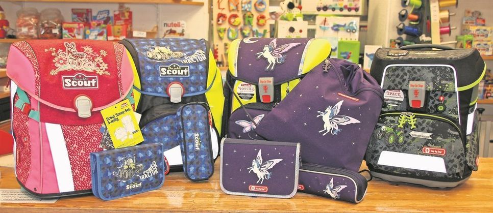 Schulranzen gibt es wieder in Hülle und Fülle auf der Ranzenparty von Haar bei Auto Meyer. Für Mädchen dürfen es gerne Einhornmotive sein und für Jungen Traktoren! Foto: Archiv (mr)