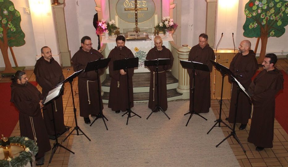 Ein berührendes Konzert in mystischer Atmosphäre erlebten die Besucher mit der bulgarischen Gesangsformation „The Gregorian Voices“ in der Gnarrenburger Pauluskirche.  Foto: im