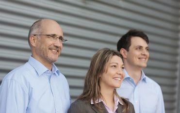 Immer mehr Unternehmen erkennen die Vorteile älterer Mitarbeiter. Denn die Generation 50plus verfügt über jahrzehntelange Berufserfahrung, Qualitätsbewusstsein und soziale Kompetenz. Foto: contrastwerkstatt/Fotolia/randstad