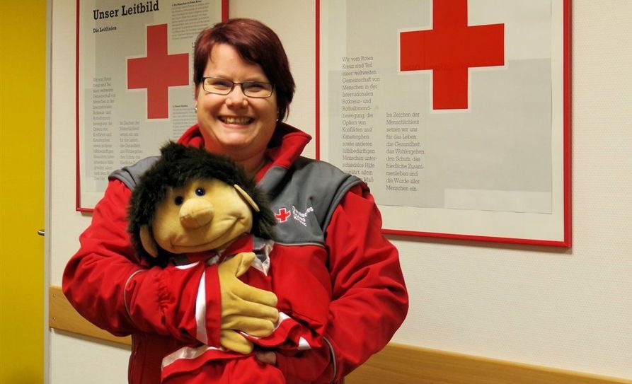 Nadine Wellna, Kreisleiterin Jugendrotkreuz im DRK-Kreisverband Osterholz e.V., freut sich über die neue JRK-Gruppe in Ritterhude.  Foto: lse