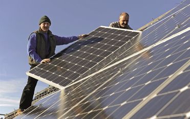 Qualifizierten Fachkräften werden in der regenerativen Energiewirtschaft interessante, vielfältige und zukunftsträchtige Perspektiven geboten. randstad-Foto: Omika/fotolia.com