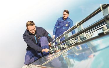 Ob Regenrinne, Fassadenverkleidung oder Solarthermie-System: Klempner sind die Metall-Spezialisten im Baugewerbe.
Foto: ZVSHK/txn