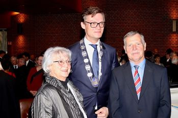 Monica Röhr (Stellv. Bürgermeisterin), Bürgermeister Kristian Tangermann und Kurt Klepsch (2. Stellv. Bürgermeister) beim Neujahrsempfang im Rathaus der Gemeinde Lilienthal. Foto: aklü