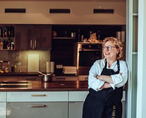 Fernsehköchin Barbara Stadler kommt am Samstag, 25. Januar zum großen Koch-Event in die Meyerhoff-Küchenwelt. Foto: eb