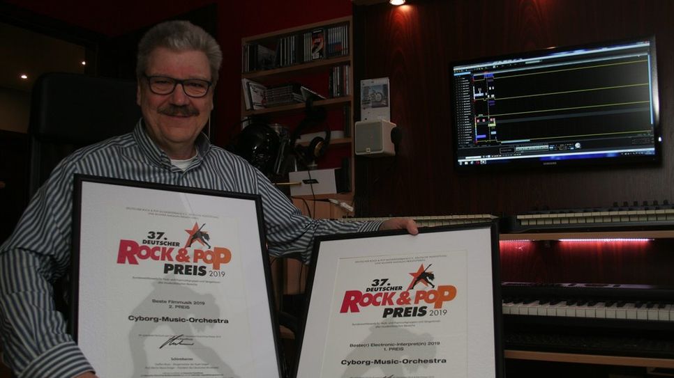 Gleich mit zwei Preisen wurde Lutz Schadeck für seine Musik beim 37. Rock- und Pop-Preis ausgezeichnet. Foto: mk