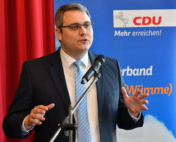 Möchte Landrat werden: Marco Prietz kündigt seine Bewerbung als Landratskandidat der CDU an.  Foto: Guido Menker