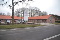 Der Tagesablauf in einer Tagespflege ist vielfältig – Gymnastik, Spielen und mitunter auch Unterstützung der hauptamtlichen Küchenkraft bei leichten hauswirtschaftliche Tätigkeiten.