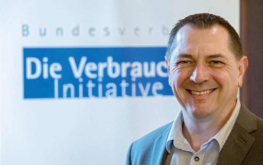Medienexperte Jürgen Schuh hält einen Vortrag zum Thema „Alexa, Google Home &amp; Co. - Fluch und Segen zugleich?“ im EWE Shop in Bremervörde.  Foto: eb