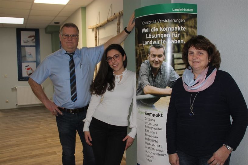 In den neuen großzügigen hellen Räumen des Versicherungsbüros der Concordia Generalagentur macht die Arbeit gleich noch mal so viel Spaß. Auf dem Foto von links: Versicherungsfachmann Torsten Hildebrandt und seine Mitarbeiterinnen Ellen Boldt und Siglinde Hinck.  Foto: im