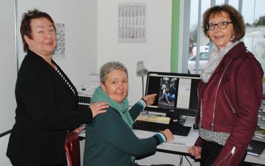 Thea Ohle und Johanna Meeske von der Koordinierungsstelle Frauen & Wirtschaft diskutierten mit Doris Brandt die Problematik bei der Schülerbeförderung im Landkreis. Foto: eb