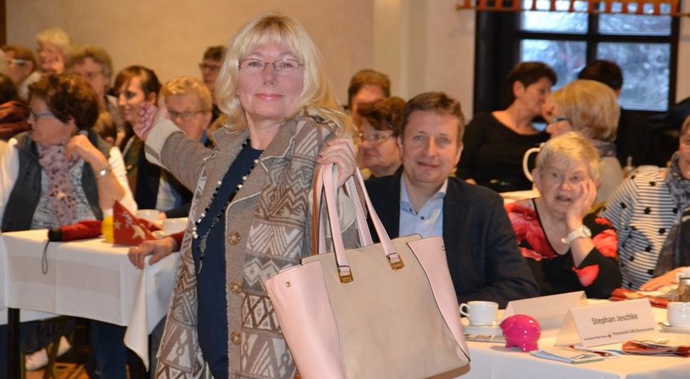 Auf großes Interesse stieß die im November 2017 aus Anlass des fünfjährigen Bestehens des Bremervörder DRK-Kleidershops erstmals stattgefundene Modenschau. Am Donnerstag, 5. März, findet im Hotel Daub eine Neuauflage statt. Foto: St. Jeschke/DRK