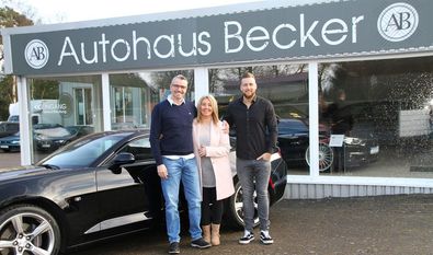 In der Meinershauser Straße 33 in Grasberg befindet sich das neue Gelände der Autohändler-Familie Becker. Zur Besichtigung laden Sascha und Kathrin Becker und ihr Sohn Alexander Baumbach am 15. Februar ein. Es gibt Glühwein und eine Hüpfburg. Foto: mr