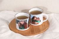 Ein Geschenk zum Valentinstag, das dauerhaft Freude bereitet: Aus einer Tasse mit dem Lieblingsfoto schmeckt der Morgenkaffee noch mal so gut. Foto: djd/www.cewe.de