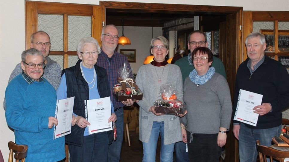 Geehrte und gewählte Mitglieder von links: Hans Dieter Schön, Detlef Caliebe, Rosemarie Siems, Dieter Schult, Monica Gabriel, Bernd Wolfgramm, Sabine Caliebe, Hans-Heinrich Dankers .