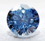 Ein Teil der Kremationsasche kann in einen synthetischen Diamanten umgewandelt werden. Foto: djd/Algordanza Erinnerungsdiamanten